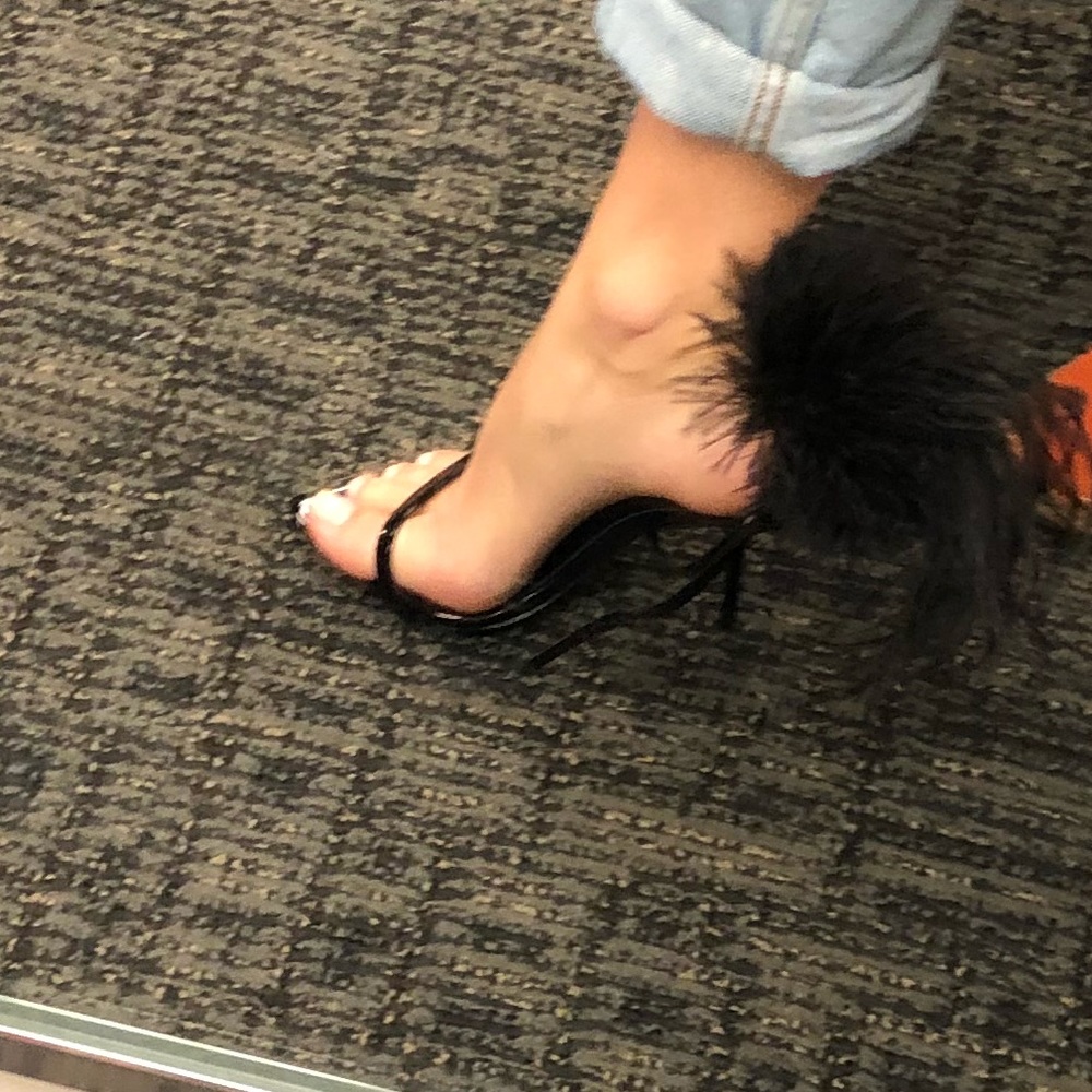 Saint Laurent iris Patent Sandal with Feathers - Picture 8 of 8